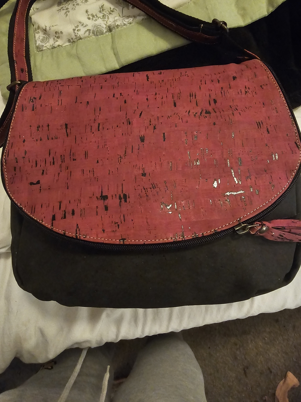 Everyday Two-Tone Shoulder Bag in Black and Burgundy 100% Cork Crossbody Bag - Picture 4 of 7